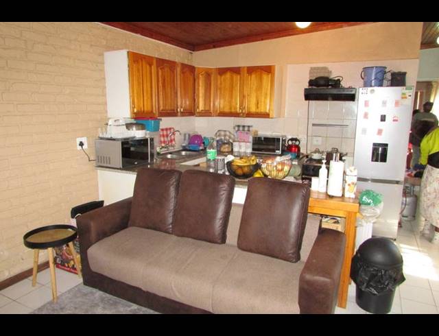 2 BEDROOM APARTMENT FOR SALE IN WHITE RIVER CENTRAL